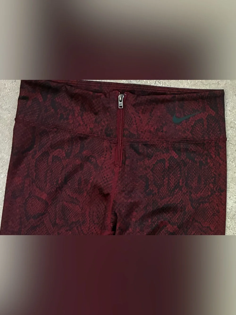 Women’s NIKE Oversized Cropped Sweatshirt & High Waist Leggings, sz Medium